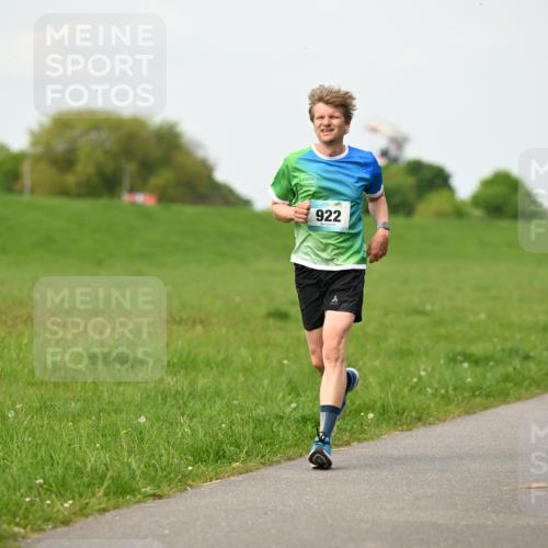 10.05.2026 - 8. Wedeler Halbmarathon Dr. Thomas Lammeyer http://msf.ph/oto/9697309 10.05.2026 11:28:40 Laufen 922, 666 meine-sportfotos.de