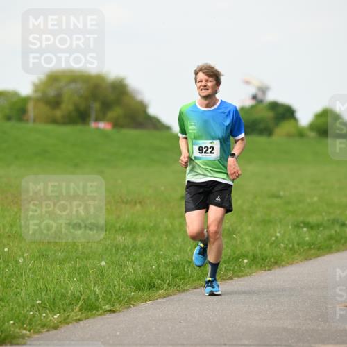 10.05.2026 - 8. Wedeler Halbmarathon Dr. Thomas Lammeyer http://msf.ph/oto/9697310 10.05.2026 11:28:41 Laufen 922, 866 meine-sportfotos.de