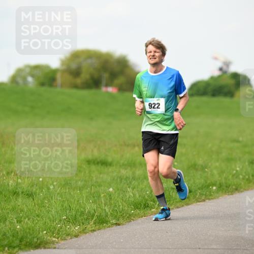 10.05.2026 - 8. Wedeler Halbmarathon Dr. Thomas Lammeyer http://msf.ph/oto/9697313 10.05.2026 11:28:41 Laufen 922 meine-sportfotos.de