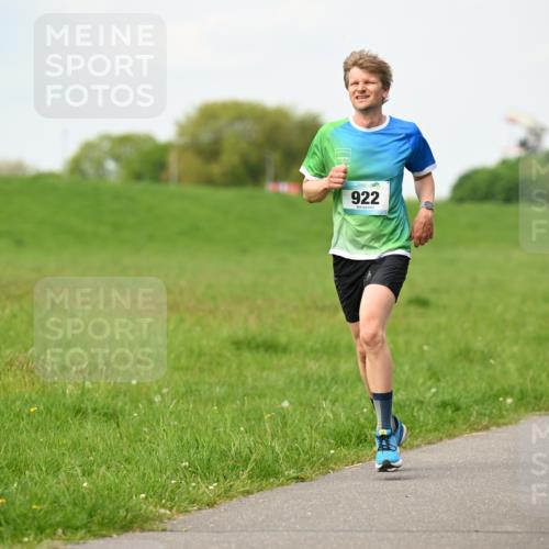 10.05.2026 - 8. Wedeler Halbmarathon Dr. Thomas Lammeyer http://msf.ph/oto/9697314 10.05.2026 11:28:41 Laufen 922 meine-sportfotos.de