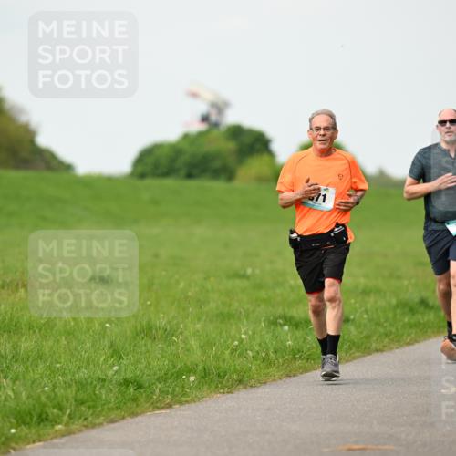 10.05.2026 - 8. Wedeler Halbmarathon Dr. Thomas Lammeyer http://msf.ph/oto/9697349 10.05.2026 11:28:49 Laufen 571, 425 meine-sportfotos.de