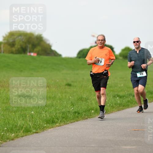 10.05.2026 - 8. Wedeler Halbmarathon Dr. Thomas Lammeyer http://msf.ph/oto/9697359 10.05.2026 11:28:50 Laufen 425 meine-sportfotos.de