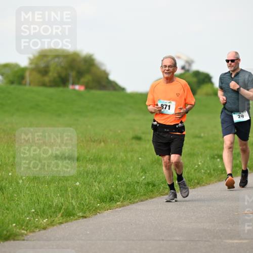 10.05.2026 - 8. Wedeler Halbmarathon Dr. Thomas Lammeyer http://msf.ph/oto/9697363 10.05.2026 11:28:51 Laufen 871, 425 meine-sportfotos.de