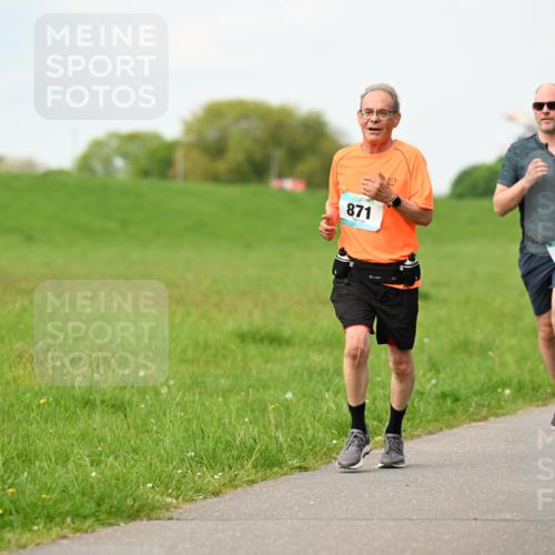 10.05.2026 - 8. Wedeler Halbmarathon Dr. Thomas Lammeyer http://msf.ph/oto/9697371 10.05.2026 11:28:52 Laufen 871 meine-sportfotos.de
