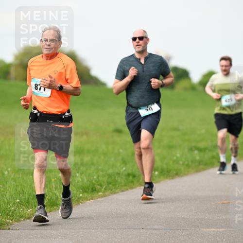 10.05.2026 - 8. Wedeler Halbmarathon Dr. Thomas Lammeyer http://msf.ph/oto/9697373 10.05.2026 11:28:53 Laufen 877 meine-sportfotos.de