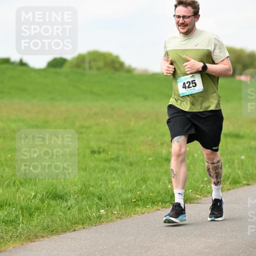 10.05.2026 - 8. Wedeler Halbmarathon Dr. Thomas Lammeyer http://msf.ph/oto/9697378 10.05.2026 11:28:57 Laufen 425 meine-sportfotos.de