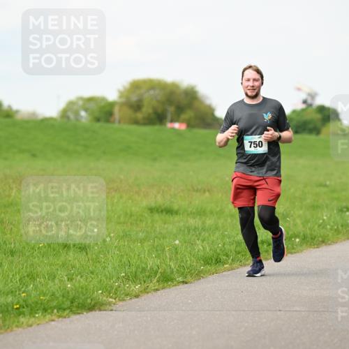 10.05.2026 - 8. Wedeler Halbmarathon Dr. Thomas Lammeyer http://msf.ph/oto/9697387 10.05.2026 11:29:00 Laufen 750 meine-sportfotos.de