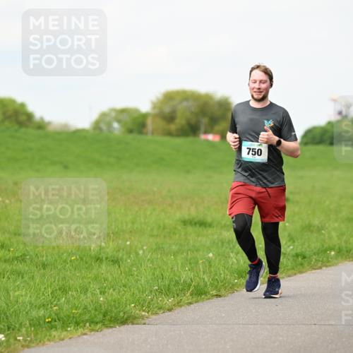10.05.2026 - 8. Wedeler Halbmarathon Dr. Thomas Lammeyer http://msf.ph/oto/9697390 10.05.2026 11:29:00 Laufen 750 meine-sportfotos.de