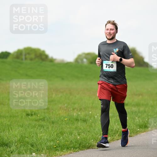 10.05.2026 - 8. Wedeler Halbmarathon Dr. Thomas Lammeyer http://msf.ph/oto/9697396 10.05.2026 11:29:01 Laufen 750 meine-sportfotos.de