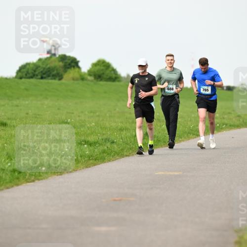 10.05.2026 - 8. Wedeler Halbmarathon Dr. Thomas Lammeyer http://msf.ph/oto/9697400 10.05.2026 11:29:06 Laufen 795 meine-sportfotos.de