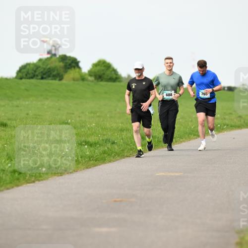 10.05.2026 - 8. Wedeler Halbmarathon Dr. Thomas Lammeyer http://msf.ph/oto/9697401 10.05.2026 11:29:06 Laufen 765 meine-sportfotos.de