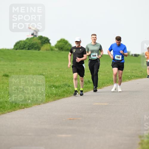 10.05.2026 - 8. Wedeler Halbmarathon Dr. Thomas Lammeyer http://msf.ph/oto/9697405 10.05.2026 11:29:07 Laufen 688, 765 meine-sportfotos.de