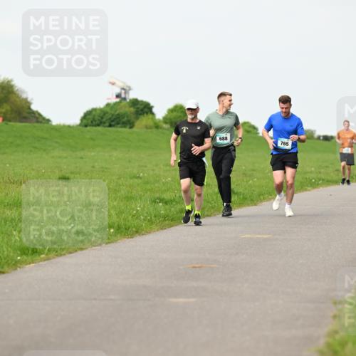10.05.2026 - 8. Wedeler Halbmarathon Dr. Thomas Lammeyer http://msf.ph/oto/9697410 10.05.2026 11:29:07 Laufen 688, 765 meine-sportfotos.de