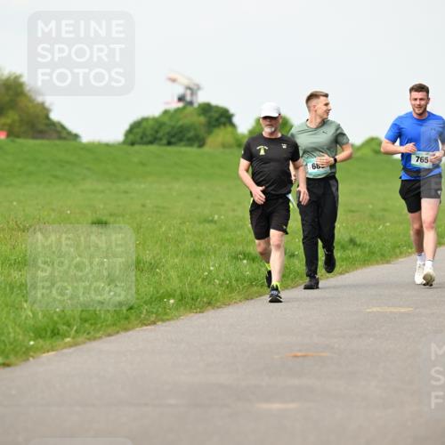 10.05.2026 - 8. Wedeler Halbmarathon Dr. Thomas Lammeyer http://msf.ph/oto/9697414 10.05.2026 11:29:08 Laufen 765 meine-sportfotos.de