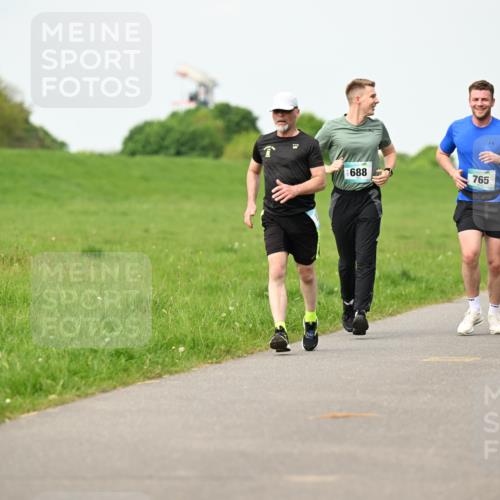 10.05.2026 - 8. Wedeler Halbmarathon Dr. Thomas Lammeyer http://msf.ph/oto/9697416 10.05.2026 11:29:08 Laufen 688, 765 meine-sportfotos.de