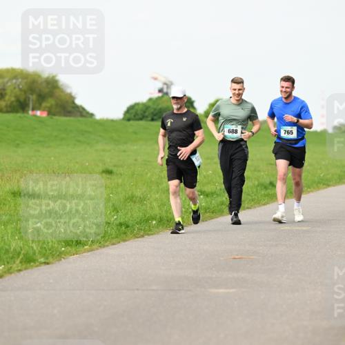 10.05.2026 - 8. Wedeler Halbmarathon Dr. Thomas Lammeyer http://msf.ph/oto/9697422 10.05.2026 11:29:09 Laufen 688, 765 meine-sportfotos.de