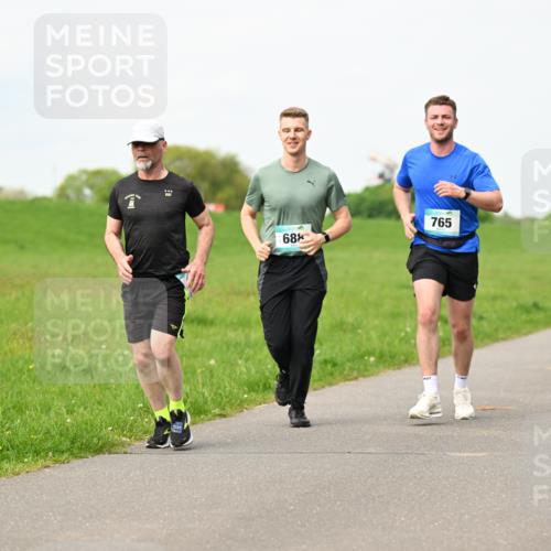 10.05.2026 - 8. Wedeler Halbmarathon Dr. Thomas Lammeyer http://msf.ph/oto/9697436 10.05.2026 11:29:12 Laufen 688, 765 meine-sportfotos.de