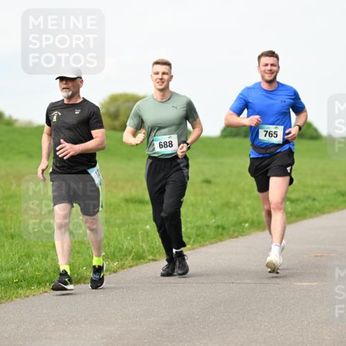 10.05.2026 - 8. Wedeler Halbmarathon Dr. Thomas Lammeyer http://msf.ph/oto/9697438 10.05.2026 11:29:12 Laufen 765, 688 meine-sportfotos.de