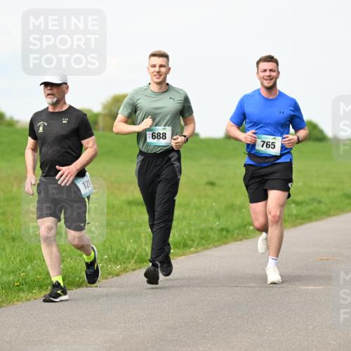 10.05.2026 - 8. Wedeler Halbmarathon Dr. Thomas Lammeyer http://msf.ph/oto/9697439 10.05.2026 11:29:12 Laufen 121, 688, 765 meine-sportfotos.de