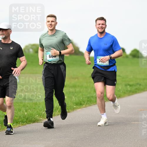 10.05.2026 - 8. Wedeler Halbmarathon Dr. Thomas Lammeyer http://msf.ph/oto/9697442 10.05.2026 11:29:13 Laufen 680 meine-sportfotos.de