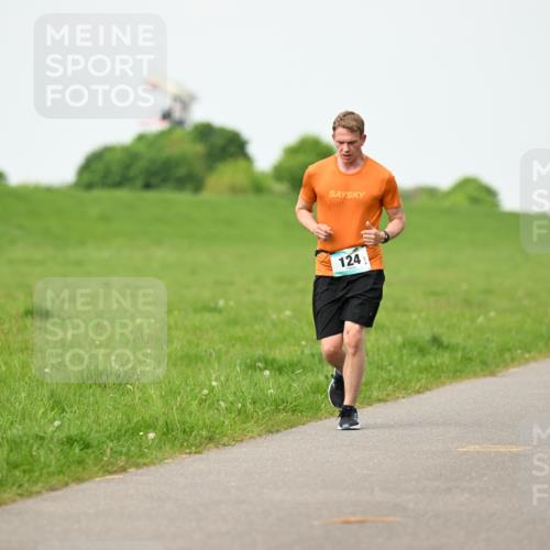 10.05.2026 - 8. Wedeler Halbmarathon Dr. Thomas Lammeyer http://msf.ph/oto/9697447 10.05.2026 11:29:17 Laufen 124 meine-sportfotos.de