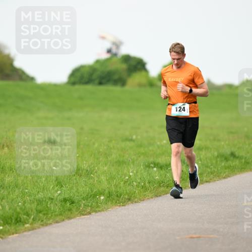 10.05.2026 - 8. Wedeler Halbmarathon Dr. Thomas Lammeyer http://msf.ph/oto/9697448 10.05.2026 11:29:17 Laufen 124 meine-sportfotos.de