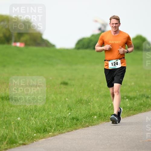 10.05.2026 - 8. Wedeler Halbmarathon Dr. Thomas Lammeyer http://msf.ph/oto/9697457 10.05.2026 11:29:18 Laufen 124 meine-sportfotos.de