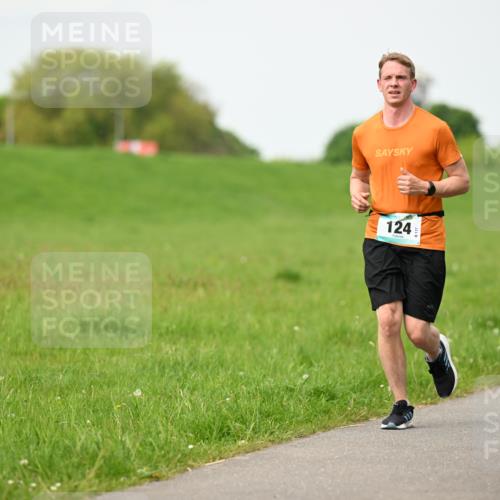 10.05.2026 - 8. Wedeler Halbmarathon Dr. Thomas Lammeyer http://msf.ph/oto/9697461 10.05.2026 11:29:19 Laufen 124 meine-sportfotos.de
