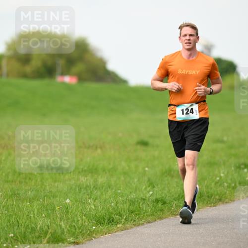 10.05.2026 - 8. Wedeler Halbmarathon Dr. Thomas Lammeyer http://msf.ph/oto/9697463 10.05.2026 11:29:19 Laufen 124 meine-sportfotos.de