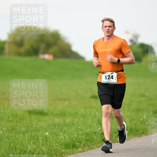 10.05.2026 - 8. Wedeler Halbmarathon Dr. Thomas Lammeyer http://msf.ph/oto/9697466 10.05.2026 11:29:20 Laufen 124 meine-sportfotos.de