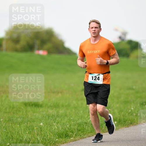 10.05.2026 - 8. Wedeler Halbmarathon Dr. Thomas Lammeyer http://msf.ph/oto/9697467 10.05.2026 11:29:20 Laufen 124 meine-sportfotos.de