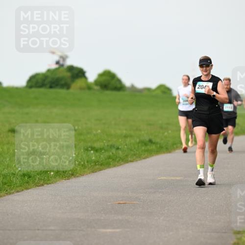 10.05.2026 - 8. Wedeler Halbmarathon Dr. Thomas Lammeyer http://msf.ph/oto/9697499 10.05.2026 11:29:29 Laufen 204, 2913 meine-sportfotos.de