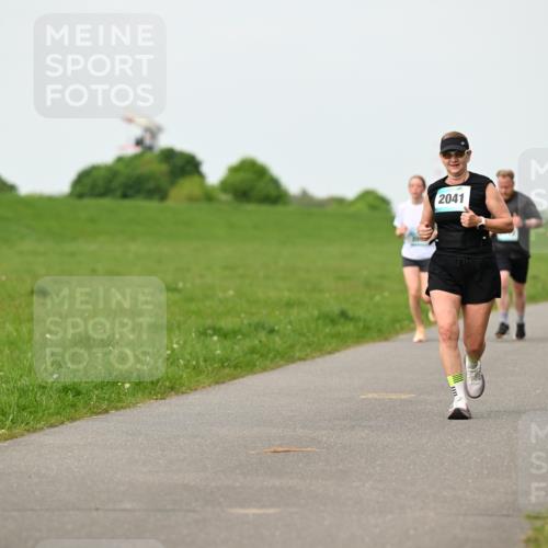 10.05.2026 - 8. Wedeler Halbmarathon Dr. Thomas Lammeyer http://msf.ph/oto/9697500 10.05.2026 11:29:29 Laufen 2041 meine-sportfotos.de