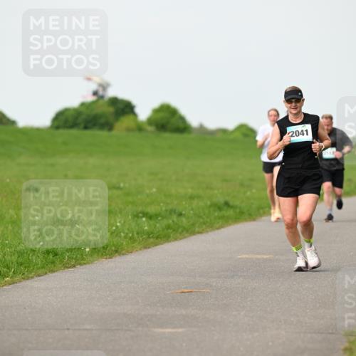 10.05.2026 - 8. Wedeler Halbmarathon Dr. Thomas Lammeyer http://msf.ph/oto/9697501 10.05.2026 11:29:29 Laufen 2041 meine-sportfotos.de