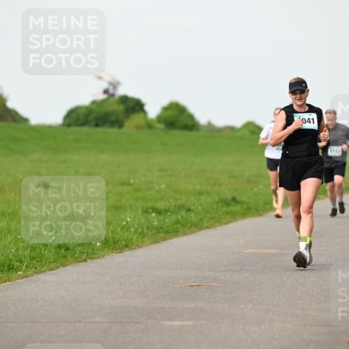 10.05.2026 - 8. Wedeler Halbmarathon Dr. Thomas Lammeyer http://msf.ph/oto/9697502 10.05.2026 11:29:29 Laufen 041, 2113 meine-sportfotos.de