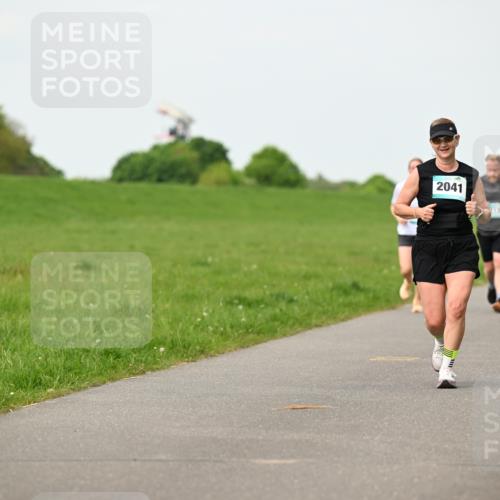 10.05.2026 - 8. Wedeler Halbmarathon Dr. Thomas Lammeyer http://msf.ph/oto/9697504 10.05.2026 11:29:29 Laufen 2041 meine-sportfotos.de