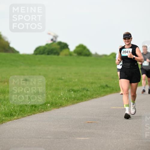 10.05.2026 - 8. Wedeler Halbmarathon Dr. Thomas Lammeyer http://msf.ph/oto/9697505 10.05.2026 11:29:29 Laufen 2041 meine-sportfotos.de