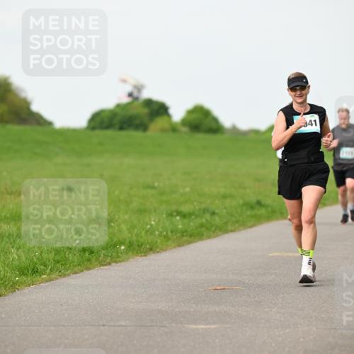10.05.2026 - 8. Wedeler Halbmarathon Dr. Thomas Lammeyer http://msf.ph/oto/9697507 10.05.2026 11:29:30 Laufen 2913 meine-sportfotos.de