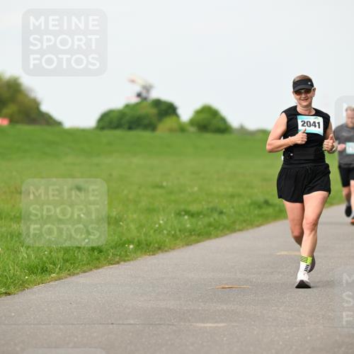 10.05.2026 - 8. Wedeler Halbmarathon Dr. Thomas Lammeyer http://msf.ph/oto/9697508 10.05.2026 11:29:30 Laufen 2041 meine-sportfotos.de