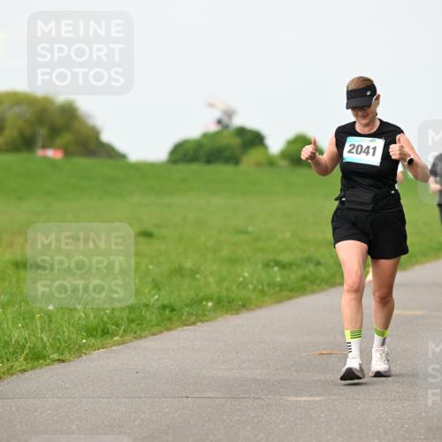 10.05.2026 - 8. Wedeler Halbmarathon Dr. Thomas Lammeyer http://msf.ph/oto/9697515 10.05.2026 11:29:31 Laufen 2041 meine-sportfotos.de