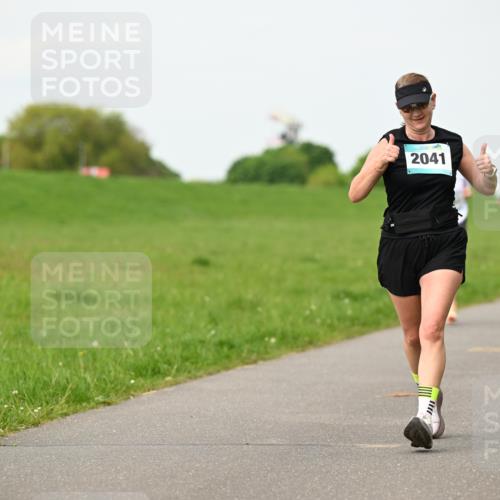 10.05.2026 - 8. Wedeler Halbmarathon Dr. Thomas Lammeyer http://msf.ph/oto/9697518 10.05.2026 11:29:31 Laufen 2041 meine-sportfotos.de