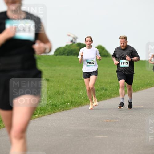 10.05.2026 - 8. Wedeler Halbmarathon Dr. Thomas Lammeyer http://msf.ph/oto/9697522 10.05.2026 11:29:33 Laufen 241, 2097, 2113 meine-sportfotos.de