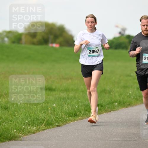 10.05.2026 - 8. Wedeler Halbmarathon Dr. Thomas Lammeyer http://msf.ph/oto/9697535 10.05.2026 11:29:35 Laufen 2097, 2113 meine-sportfotos.de