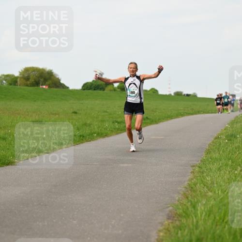 10.05.2026 - 8. Wedeler Halbmarathon Dr. Thomas Lammeyer http://msf.ph/oto/9697558 10.05.2026 11:29:39 Laufen 180 meine-sportfotos.de