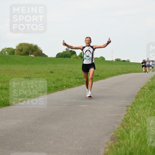 10.05.2026 - 8. Wedeler Halbmarathon Dr. Thomas Lammeyer http://msf.ph/oto/9697559 10.05.2026 11:29:39 Laufen 180 meine-sportfotos.de