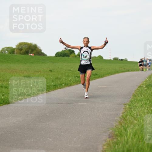 10.05.2026 - 8. Wedeler Halbmarathon Dr. Thomas Lammeyer http://msf.ph/oto/9697560 10.05.2026 11:29:39 Laufen 180 meine-sportfotos.de