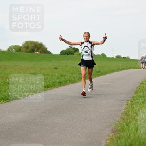 10.05.2026 - 8. Wedeler Halbmarathon Dr. Thomas Lammeyer http://msf.ph/oto/9697562 10.05.2026 11:29:39 Laufen 180 meine-sportfotos.de