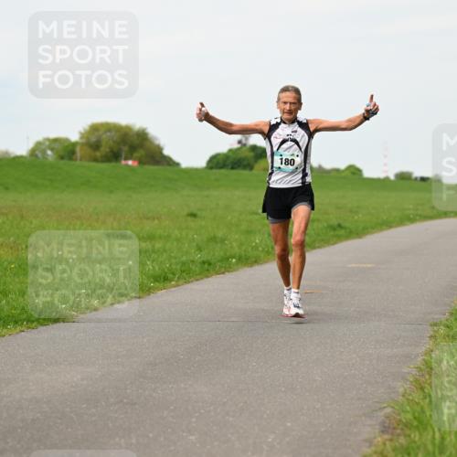 10.05.2026 - 8. Wedeler Halbmarathon Dr. Thomas Lammeyer http://msf.ph/oto/9697564 10.05.2026 11:29:40 Laufen 180 meine-sportfotos.de