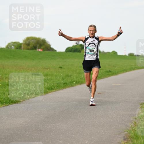 10.05.2026 - 8. Wedeler Halbmarathon Dr. Thomas Lammeyer http://msf.ph/oto/9697565 10.05.2026 11:29:40 Laufen 180 meine-sportfotos.de