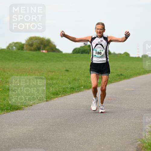 10.05.2026 - 8. Wedeler Halbmarathon Dr. Thomas Lammeyer http://msf.ph/oto/9697566 10.05.2026 11:29:40 Laufen 180 meine-sportfotos.de